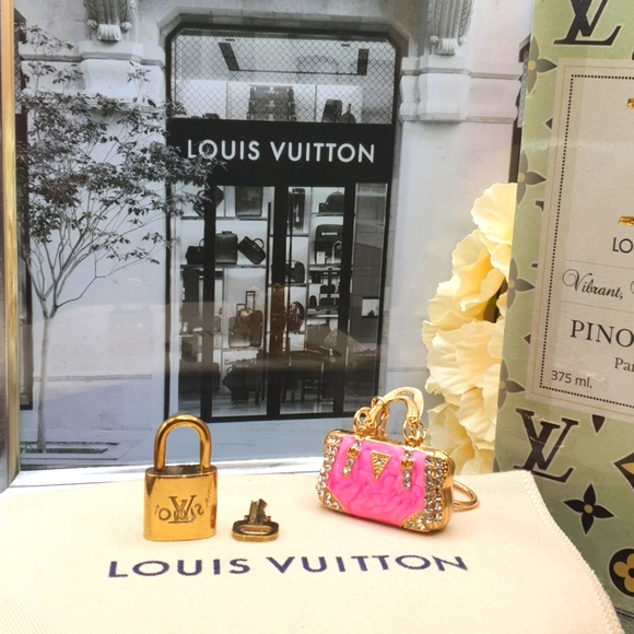 LOUIS VUITTON LOCK/KEY🔐 # 306 W/ New Fashion Bag charm - Picture 1 of 7